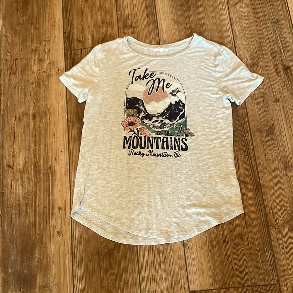 Maurice’s woman’s XS t-shirt. Light gray